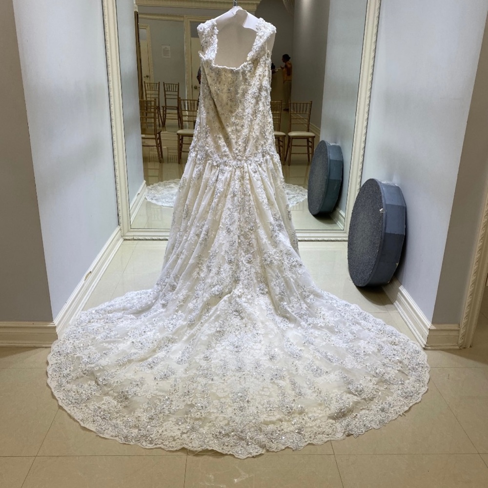 Brand new never worn YSAMakino couture bridal gown